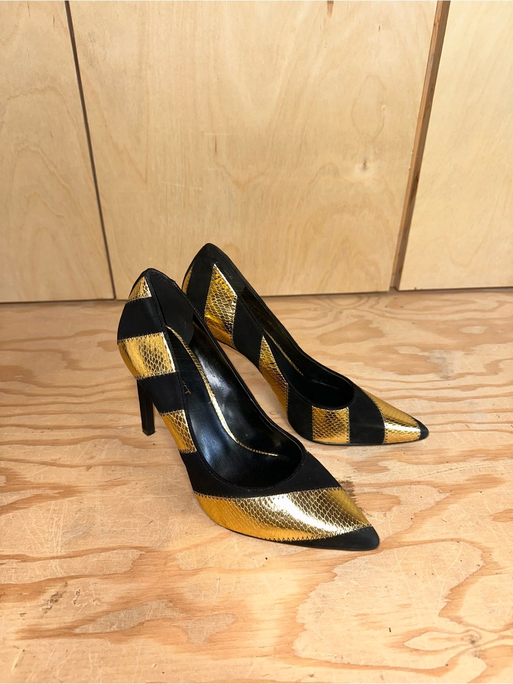 Nine West Black and Gold Striped Pointed Pumps